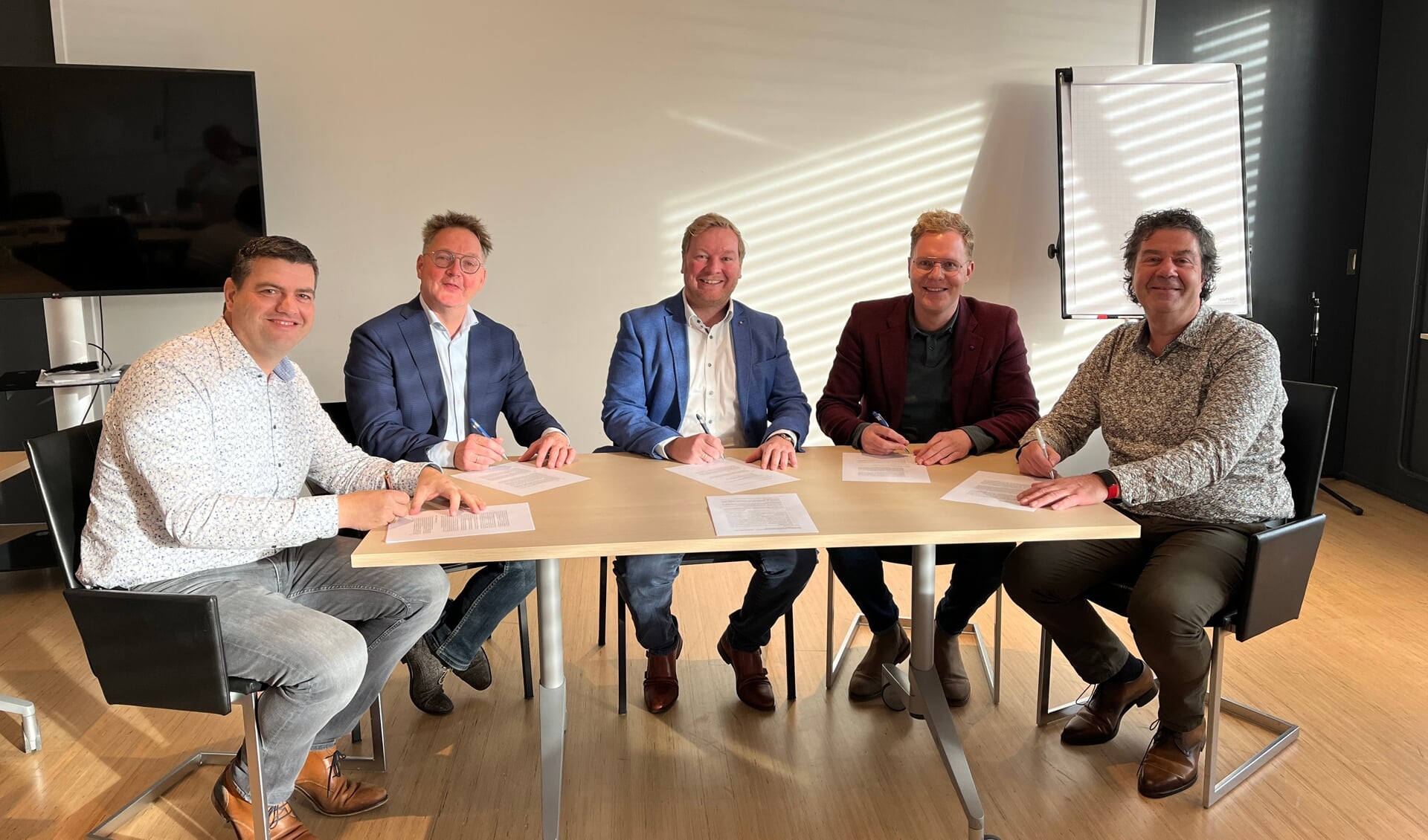 Van links naar rechts:: Ronald van Vugt, Edwin Donkervoort, Bernd van Hardeveld, Mark van de Kraats, Eric van Riet.