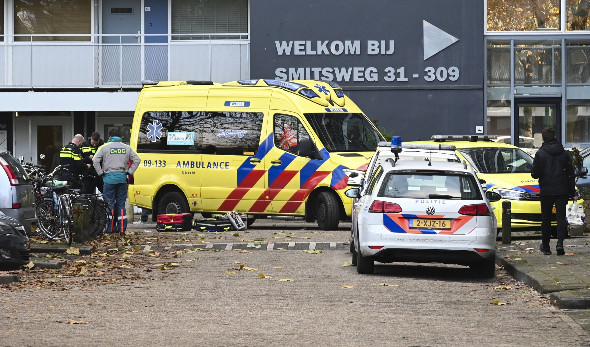 Er waren in november veel hulpdiensten uitgerukt naar de flat aan de Smitsweg.