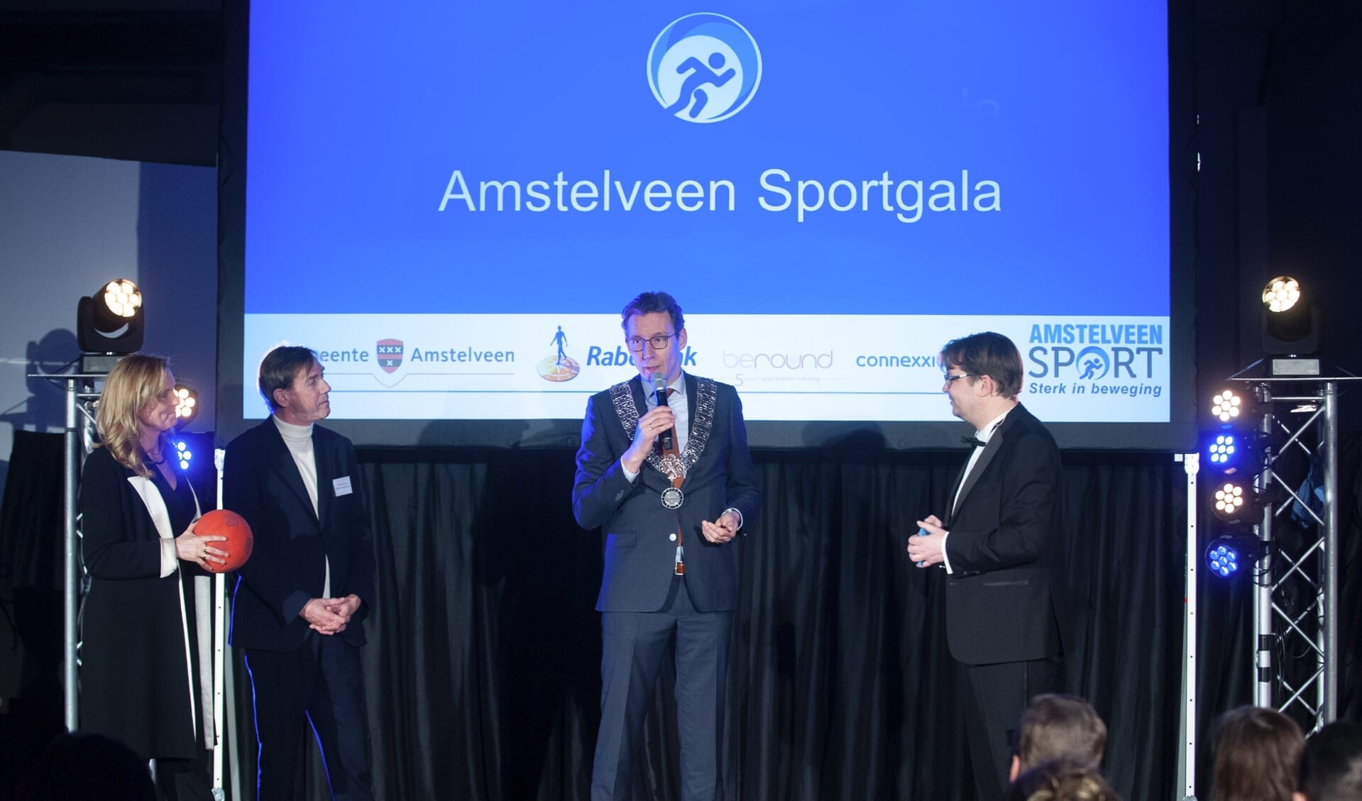 Burgemeester Tjapko Poppens tijdens een eerdere editie van het Amstelveen Sportgala.