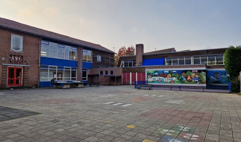Het plein van de Van Harte School