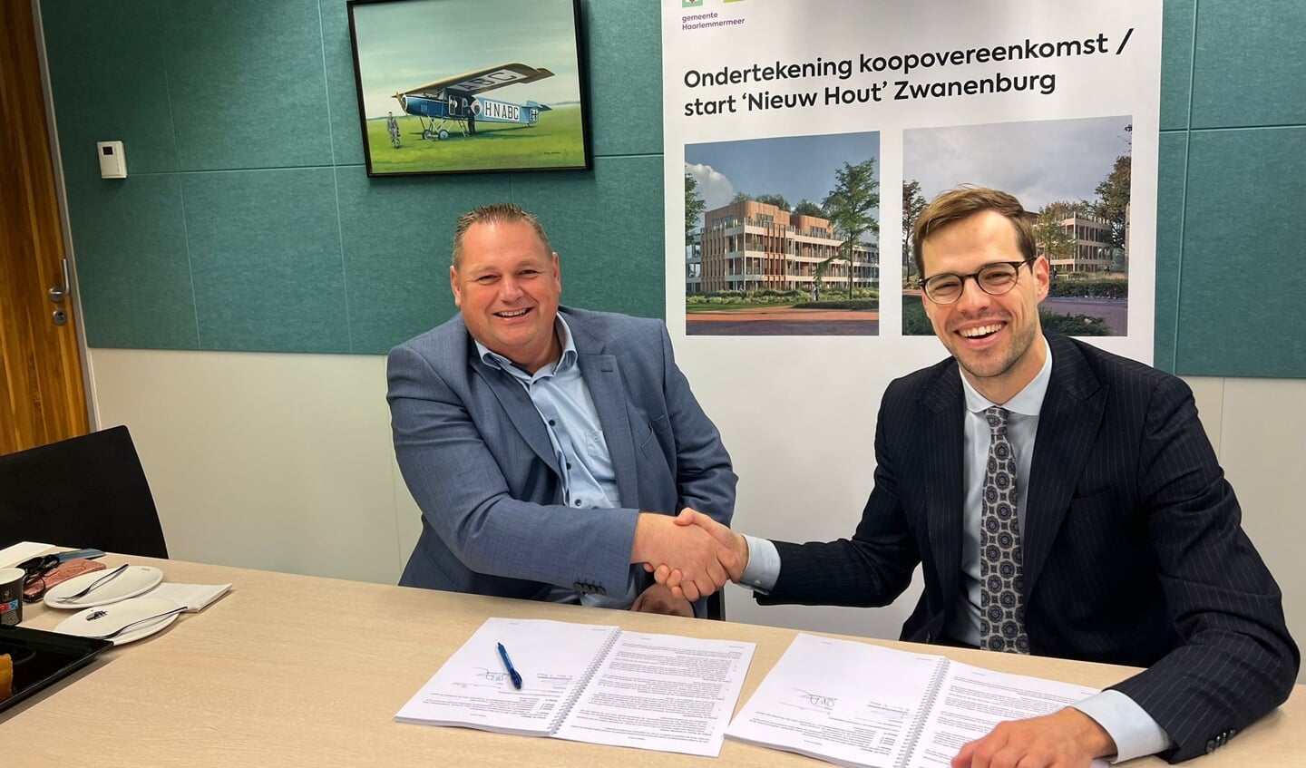 Jurgen Nobel en Jeroen Marsman van SBB tekenden donderdag een overeenkomst voor de grond op de locatie.