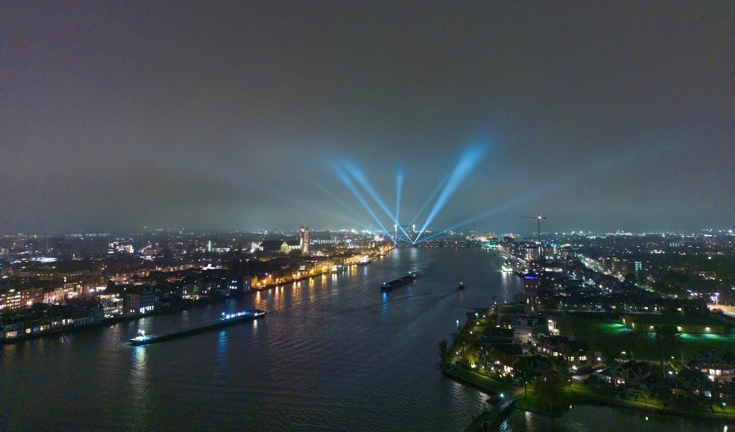 Lichtspektakel zet bruggen en Drierivierenpunt Drechtsteden regio in de spotlights