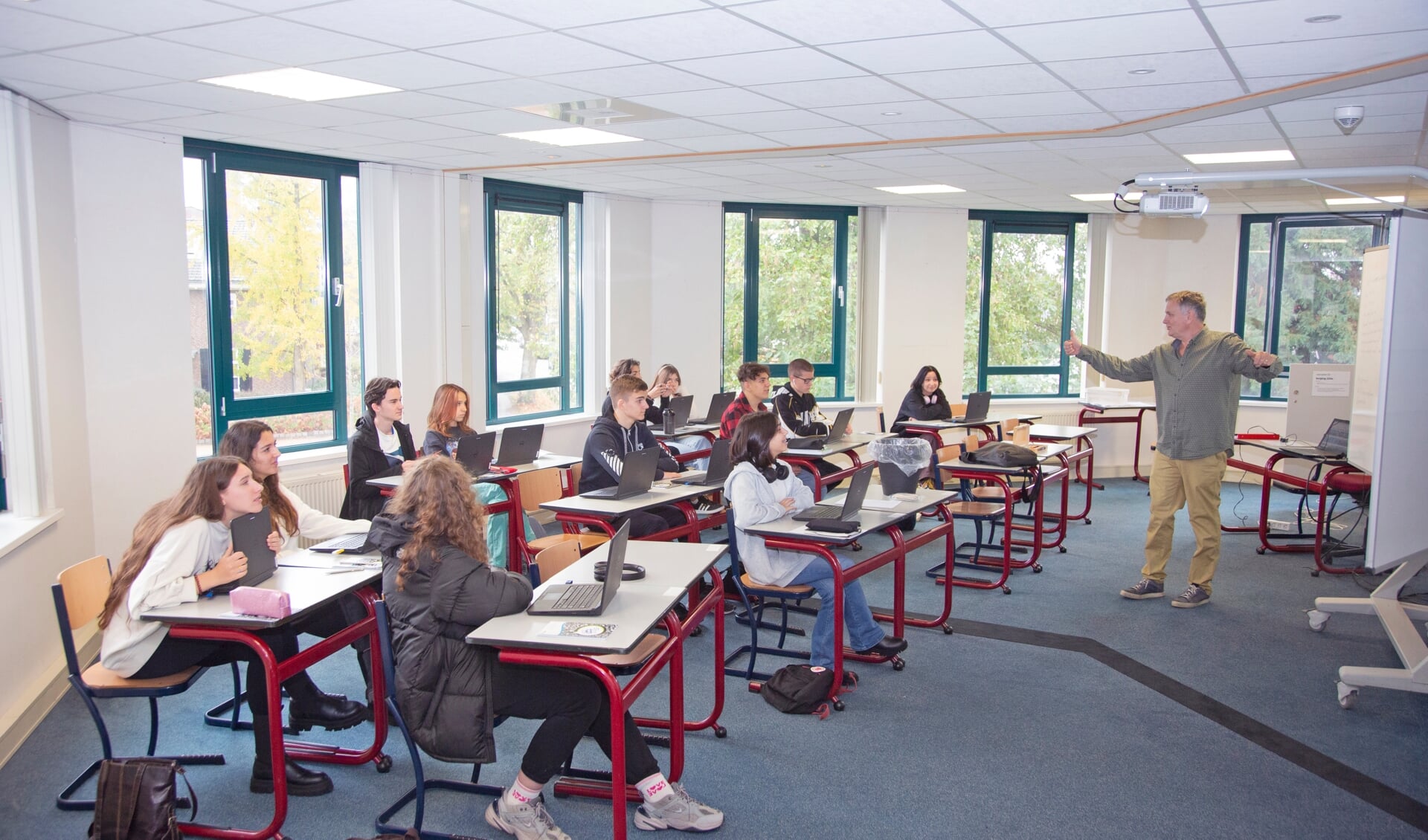 Vrijdag startten de eerste lessen op de nieuwe locatie van de Internationale Schakelklas in Barneveld.