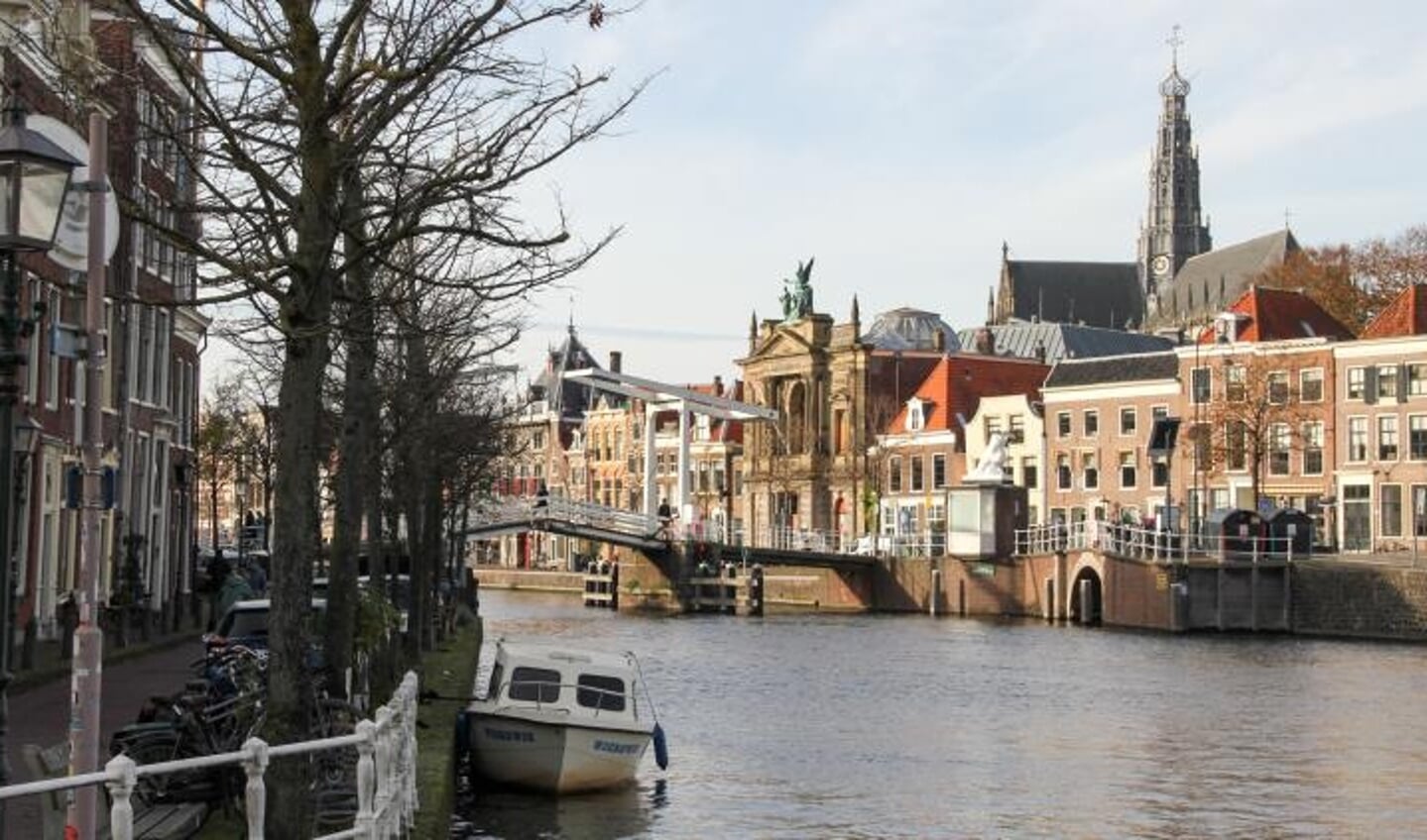 Het Korte Spaarne vanaf de Vissersbocht.