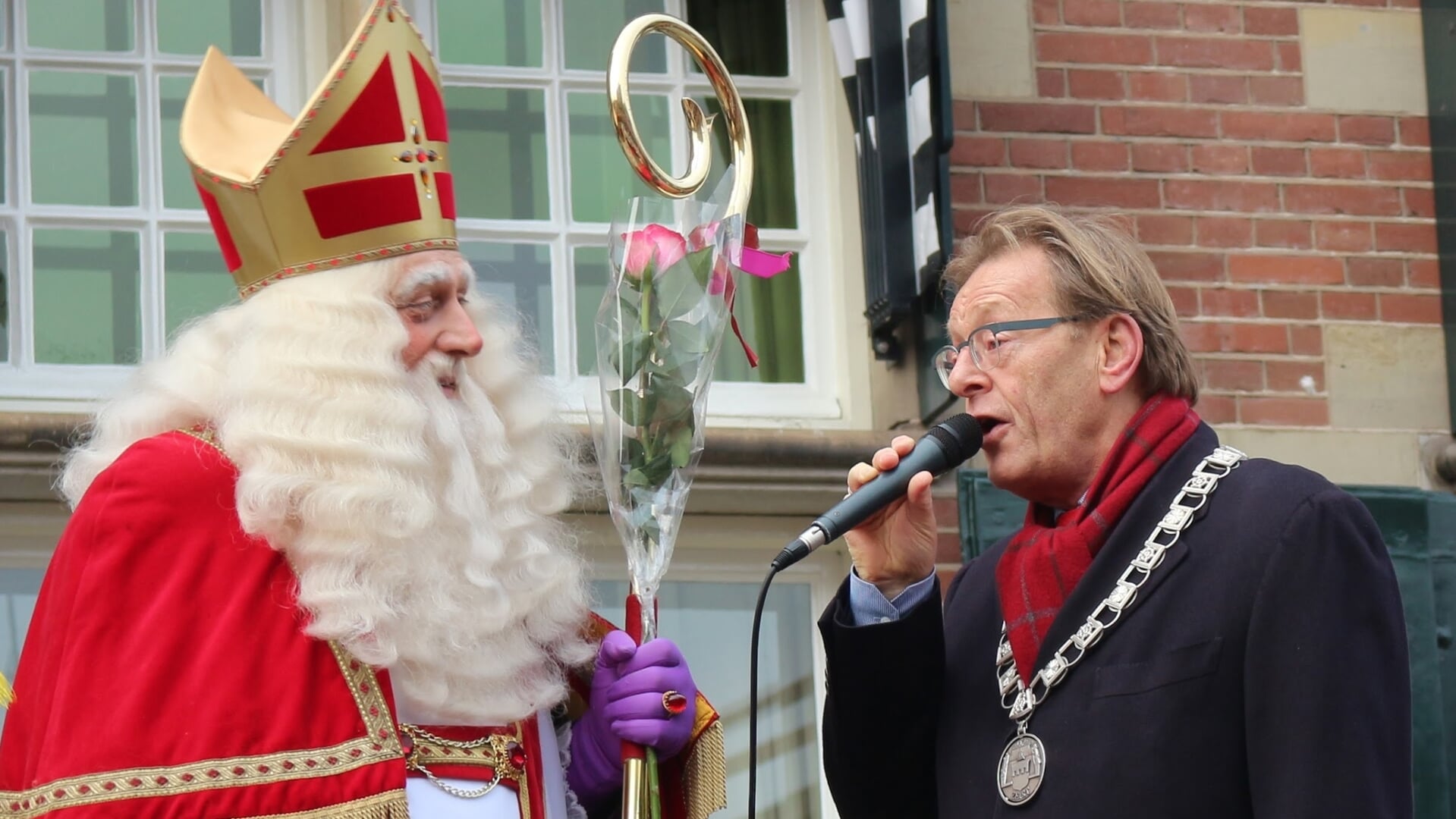 Zien we dit beeld zaterdag weer...? Of verprutst een boze buurman de ontvangst van Sinterklaas door de burgemeester?