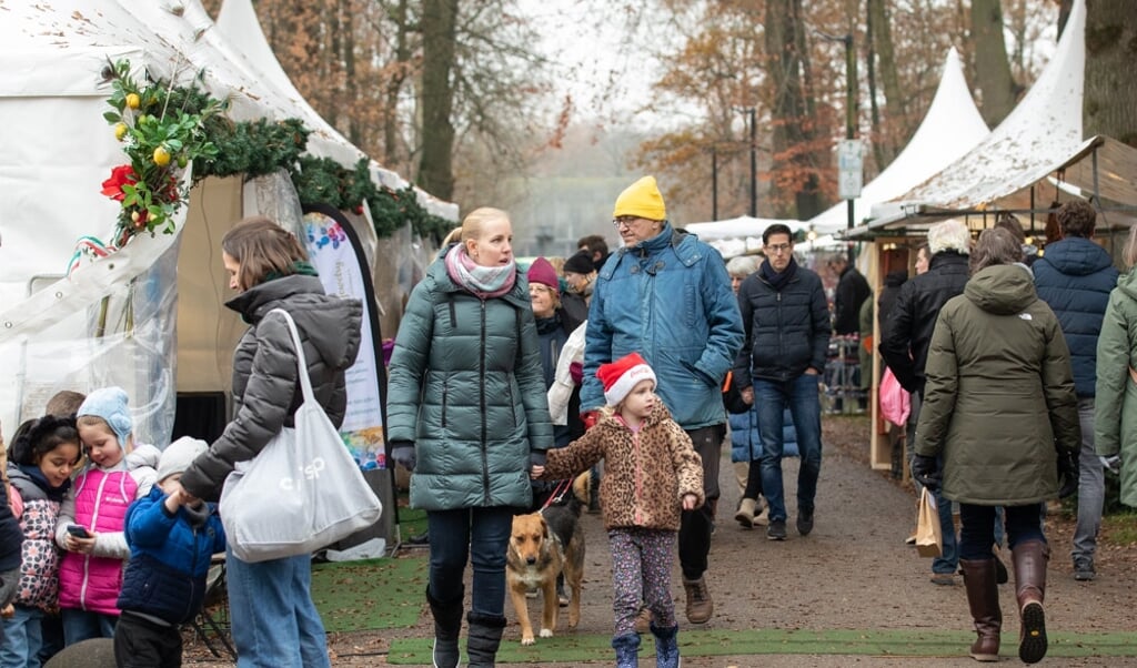 Veel bezoekers bij de Trots Kerstmarkt bij Kasteel Groeneveld