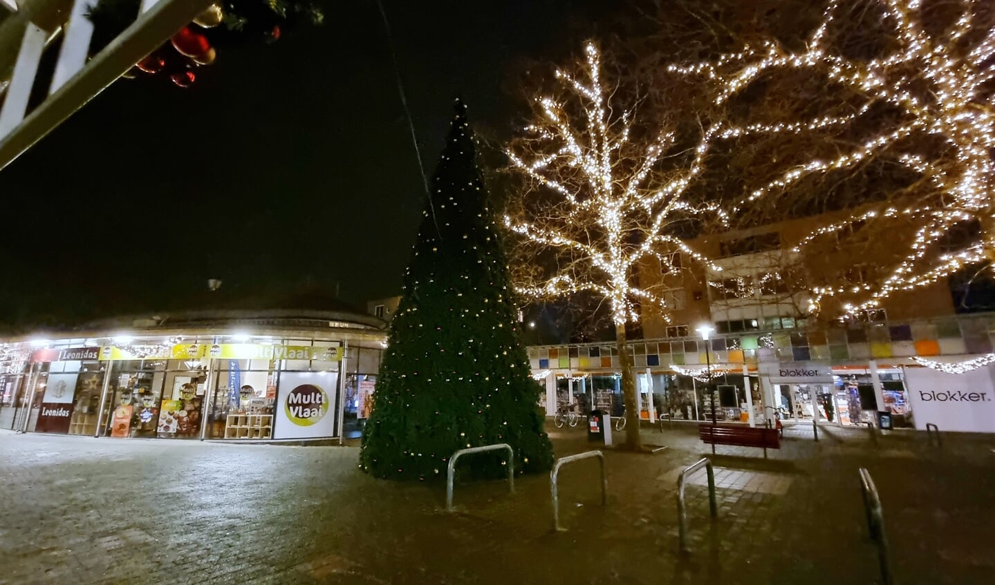 Doodt stout Geleend Vernieling grote kerstboom winkelcentrum Emiclaer - Nieuws uit de regio  Amersfoort