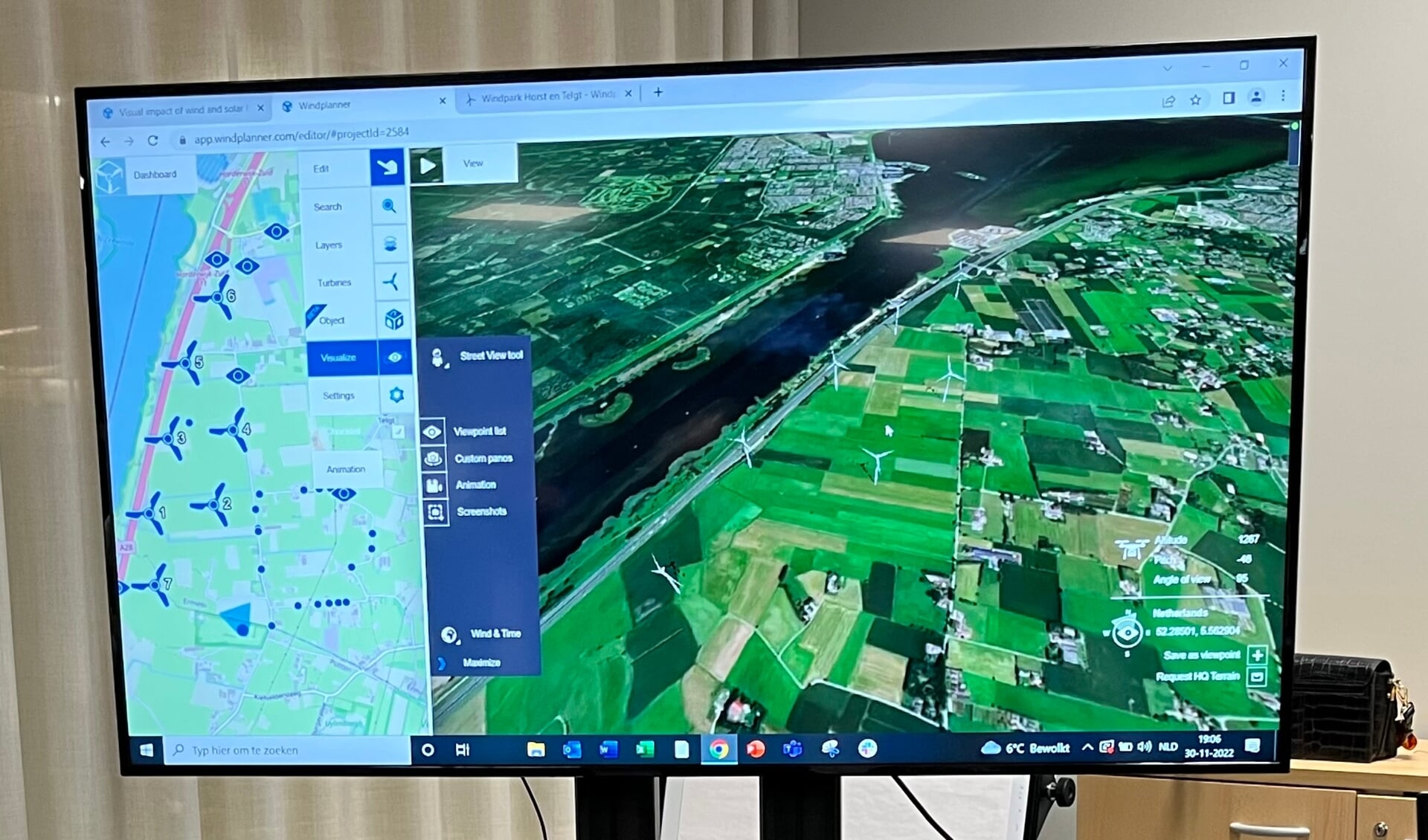 Presentatie van de plannen tijdens informatiemarkt over de milieuonderzoeken voor het windpark Horst en Telgt.