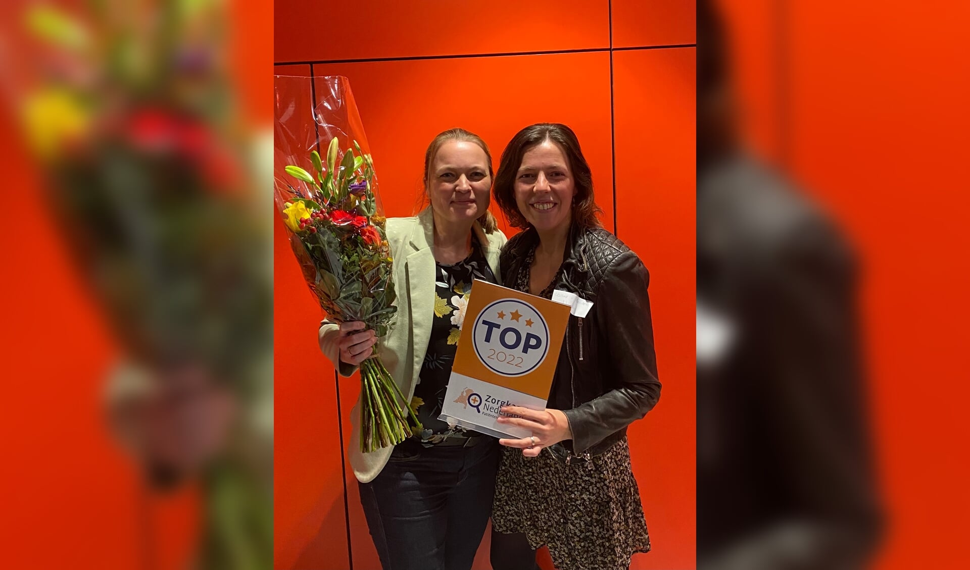 Femke van der Kuijp (kwaliteit) en Willine van Hooidonk (manager Zorg & Welzijn) zijn blij met de plek van Neboplus in de top 10.