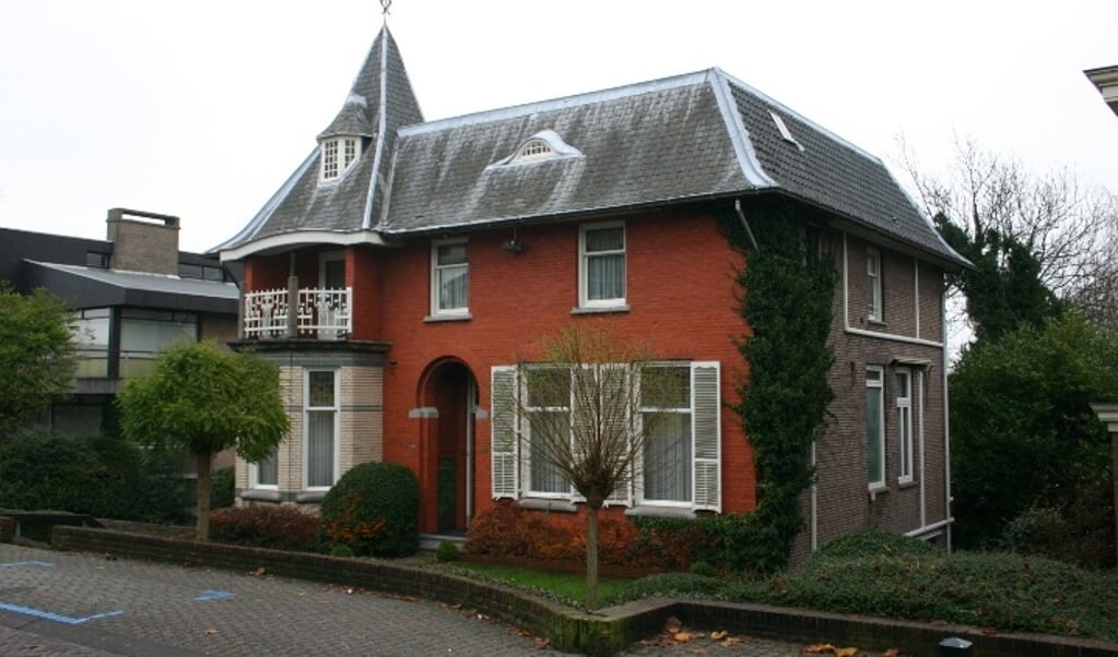 Een van de historische panden die wandelaars onderweg passeren.