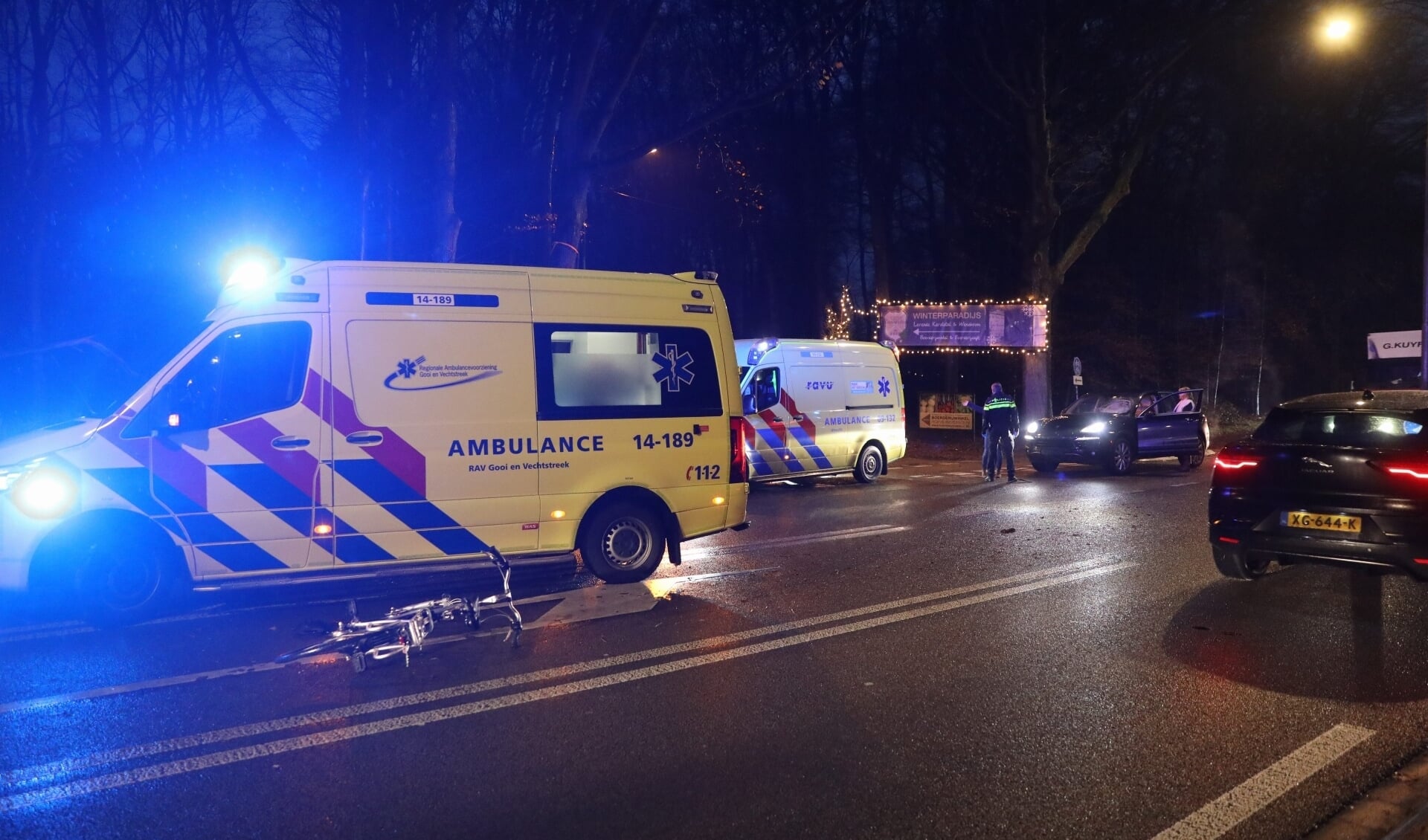 Op de Amsterdamsestraatweg werd een fietser geschept door een auto.