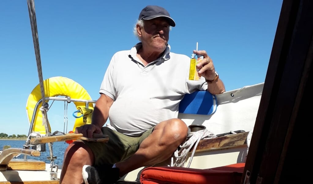 Frans van der Tol beleeft in zijn vrije tijd veel plezier op zijn boot