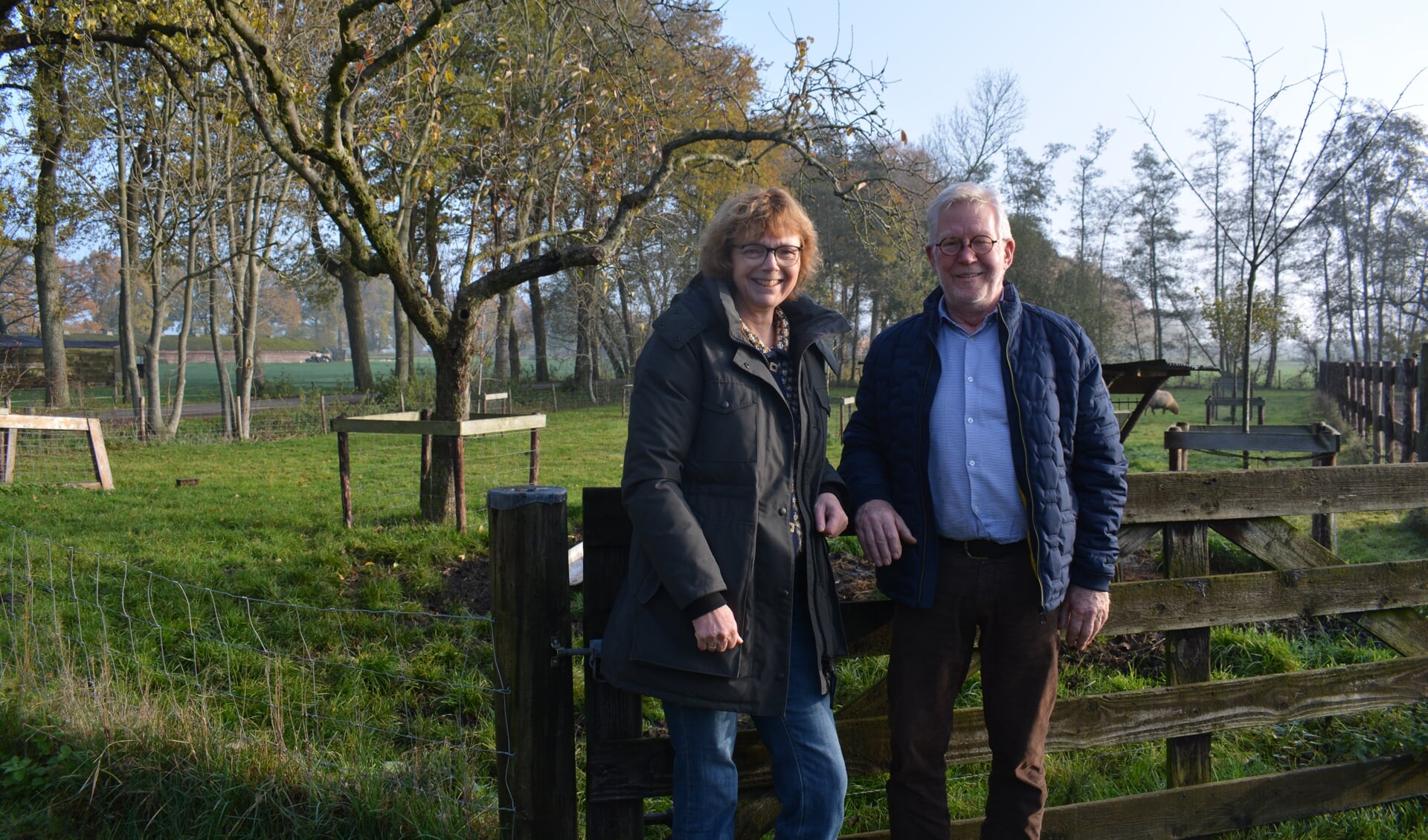 Jennie en Erik Schuiling bij hun hoogstamboomgaard.
