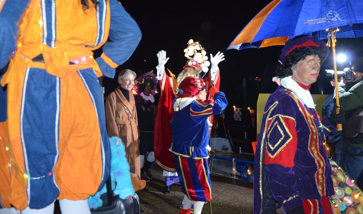 De burgemeester neemt afscheid van Sint en de Pieten