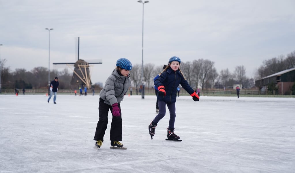 Volop ijspret in Ouderkerk.