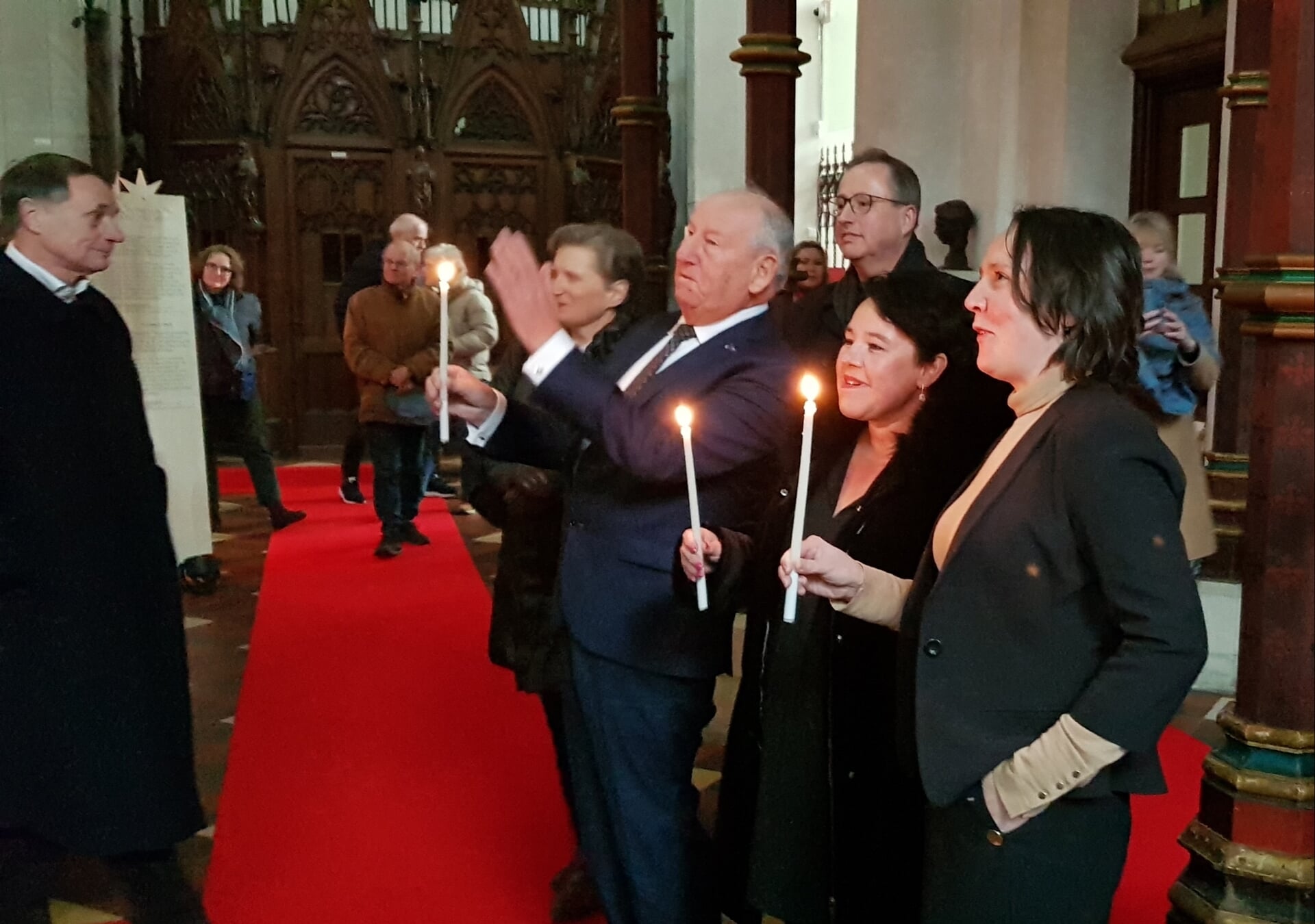 Gerard Van Den Tweel En Sharon Dijksma Openen Zeldzame Kerststal ...