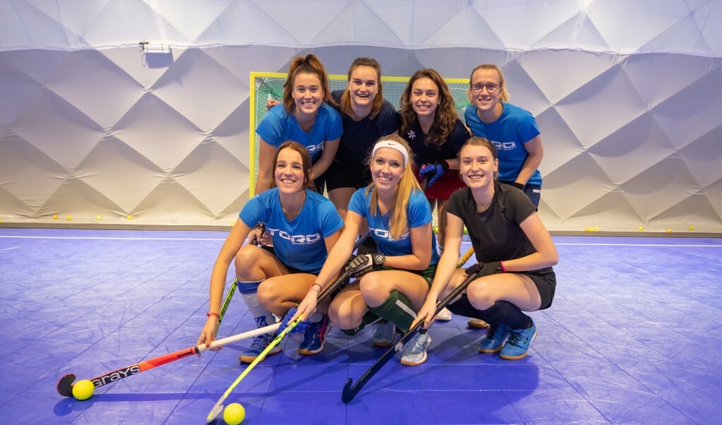 Dames 1 van de BMHV in de oefenhal op sportpark ter Eem in Baarn.