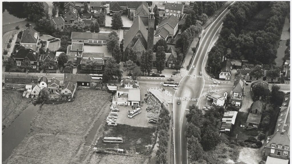 De Annakerk en omgeving rond augustus 1960.