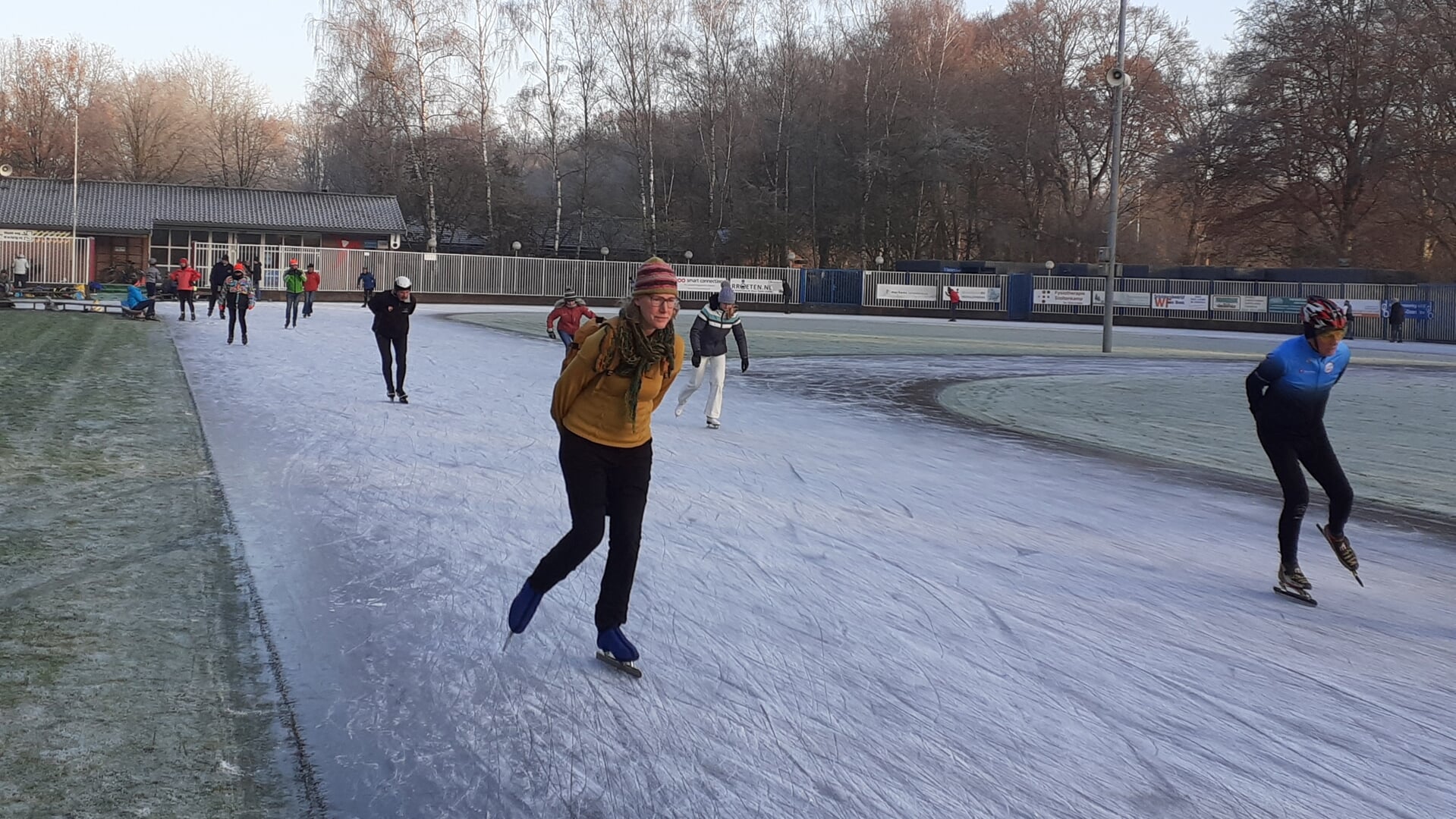 Sfeerplaatje van de Doornsche IJsclub tijdens de winter van 2022. De toekomst van de baan lijkt verzekerd.