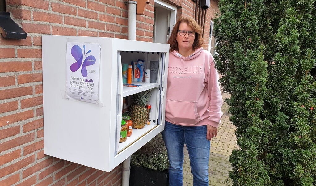 Het buurtkast van Margreet Slootmans is een soort minivoedselbankje.