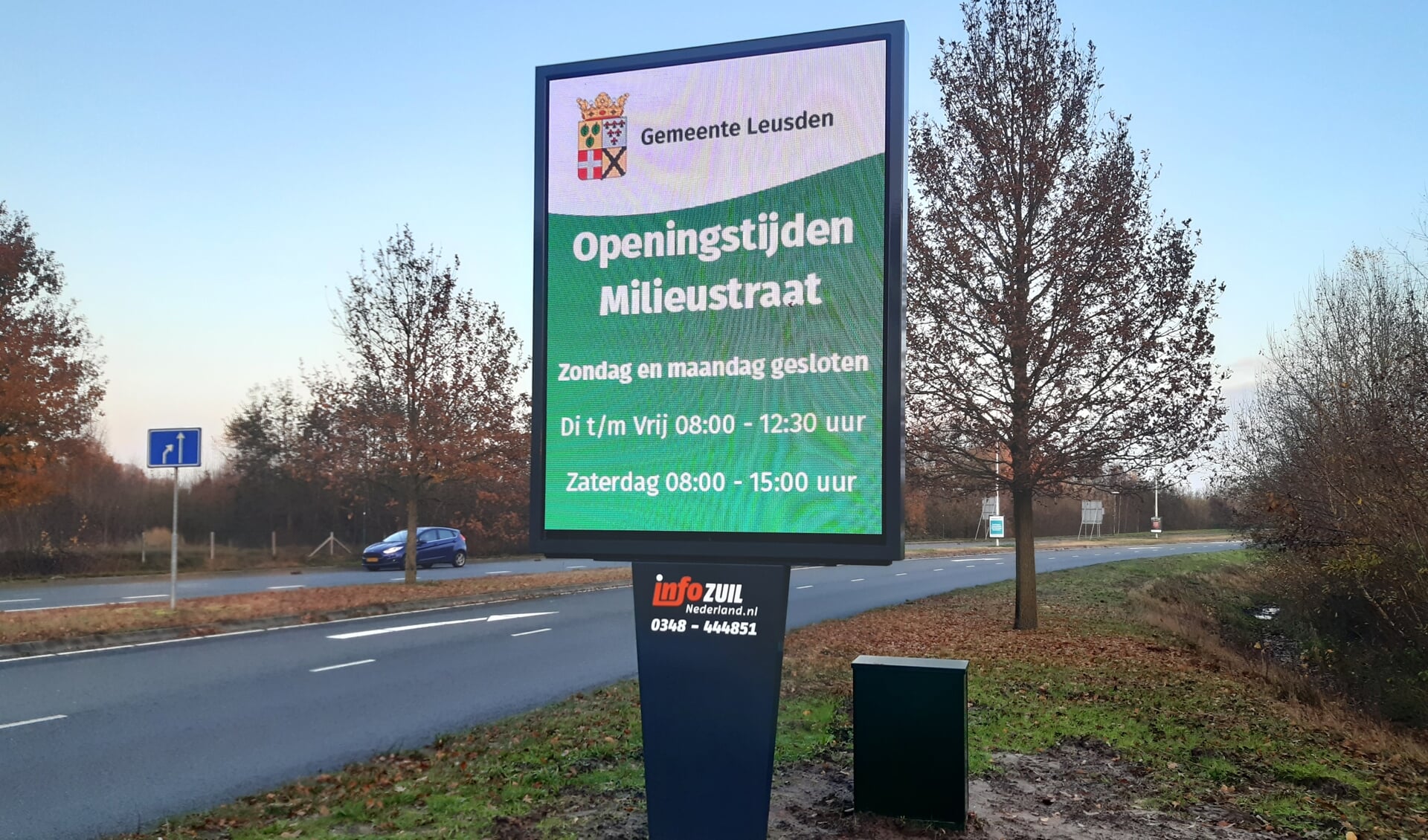 Eén van de digitale, led-reclameborden aan de Groene Zoom, nabij de kruising met de Arnhemseweg.