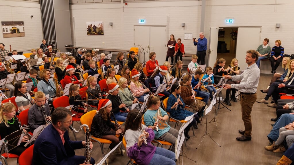 Vorig jaar trad het schoolorkest ook op. Het concert werd druk bezocht.