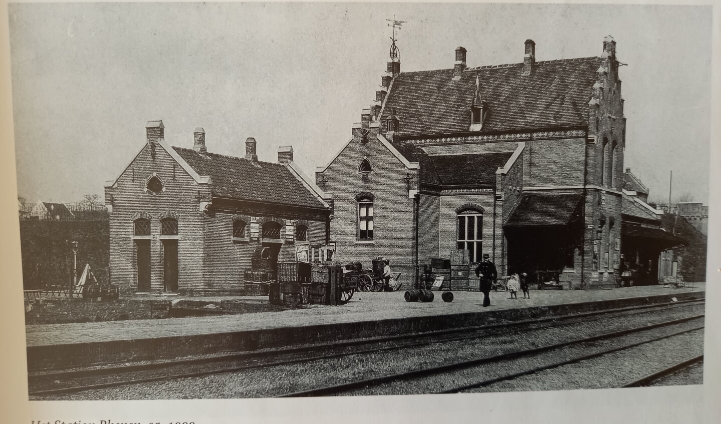 Het oude sprookjesachtige station van Rhenen.