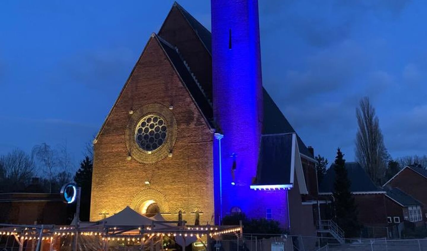 De Annakerk wordt sinds met geel en blauw verlicht, de kleuren van de Oekraïense vlag.