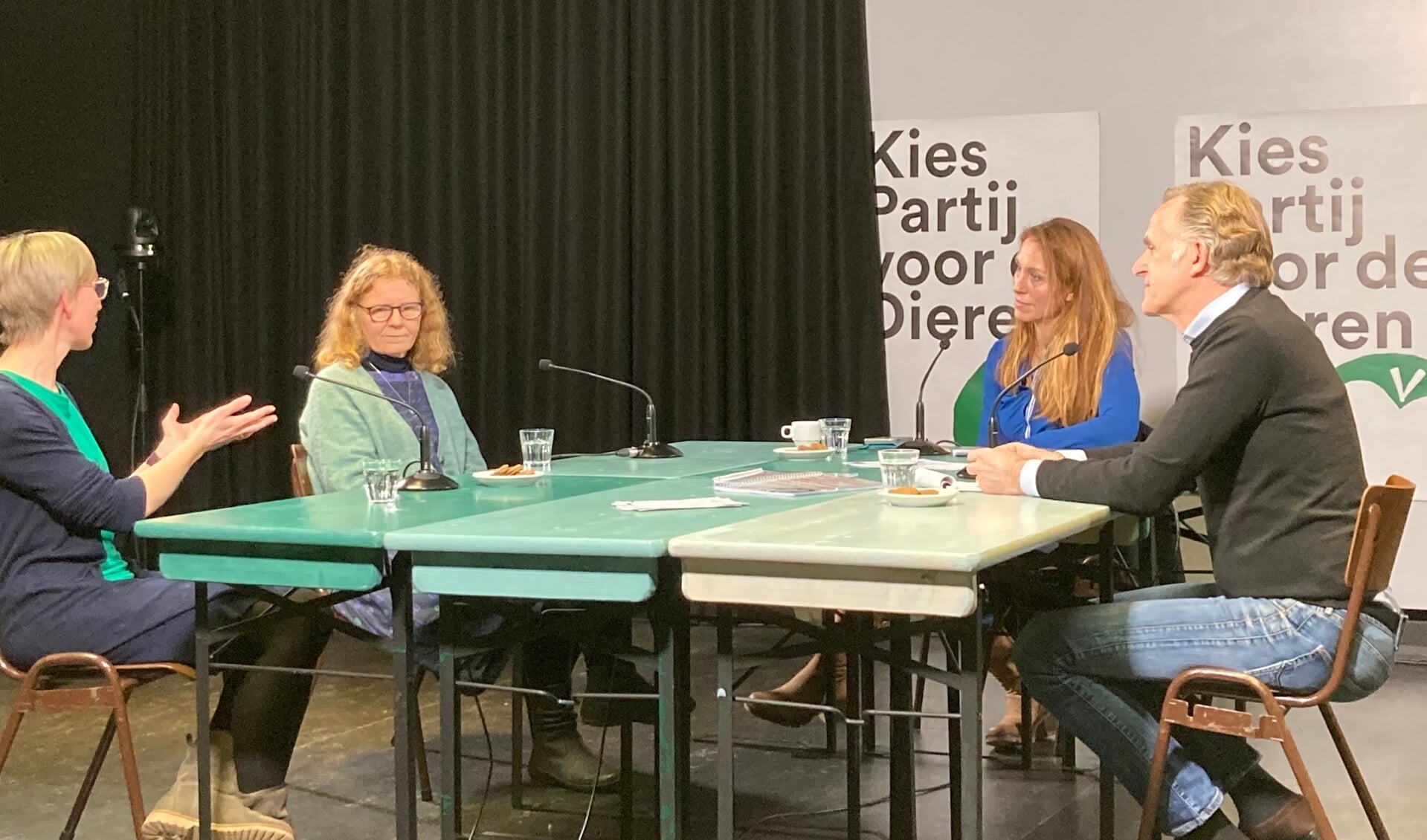 Jolande Baudet-Kors in gesprek met Tweede Kamerlid Lammert van Raan, ecologe Jana Verboom en Klimaatcoach Nanda Vrielink