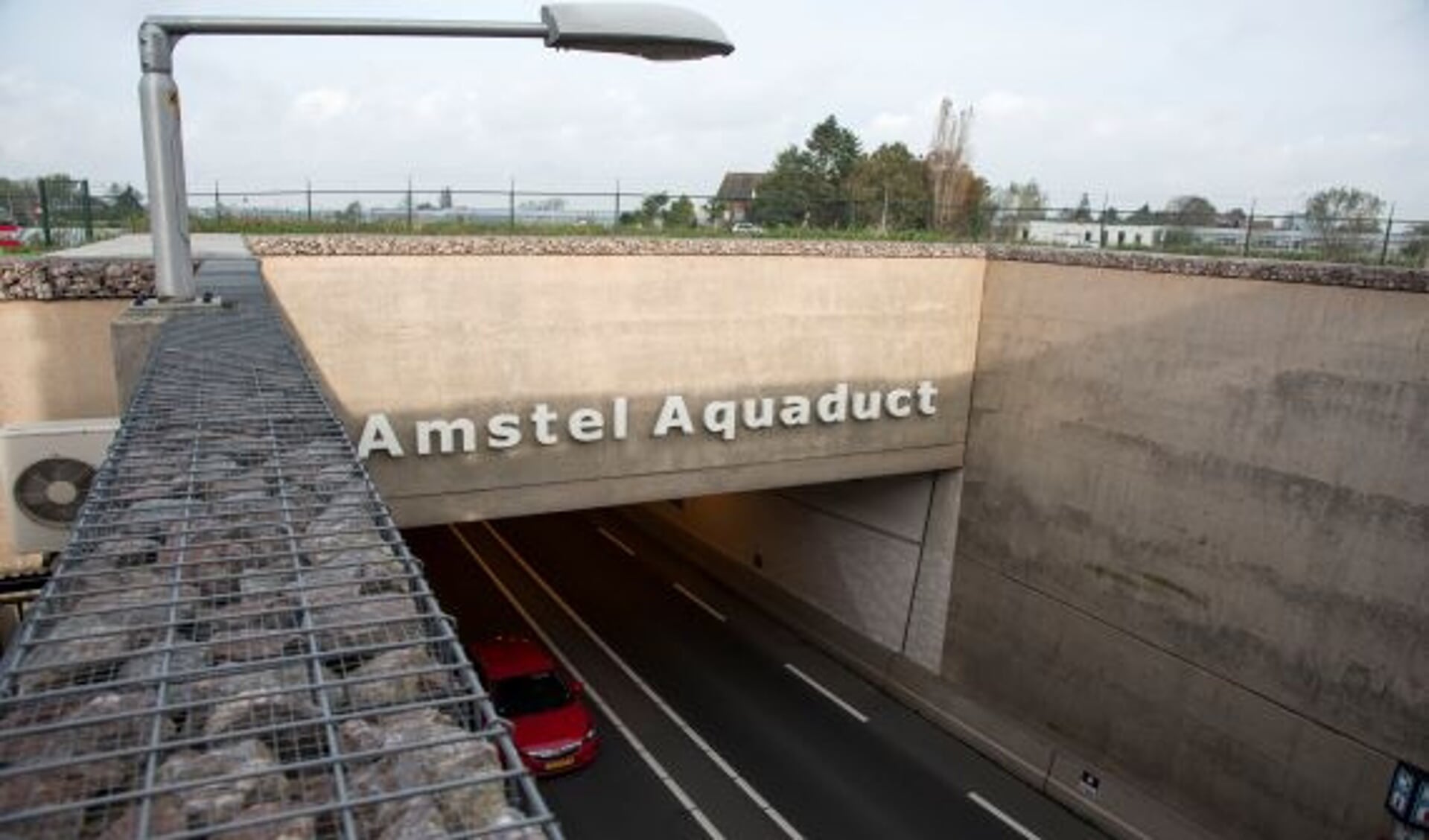 Het Amstel Aquaduct in de N201 tussen Amstelveen en De Ronde Venen.