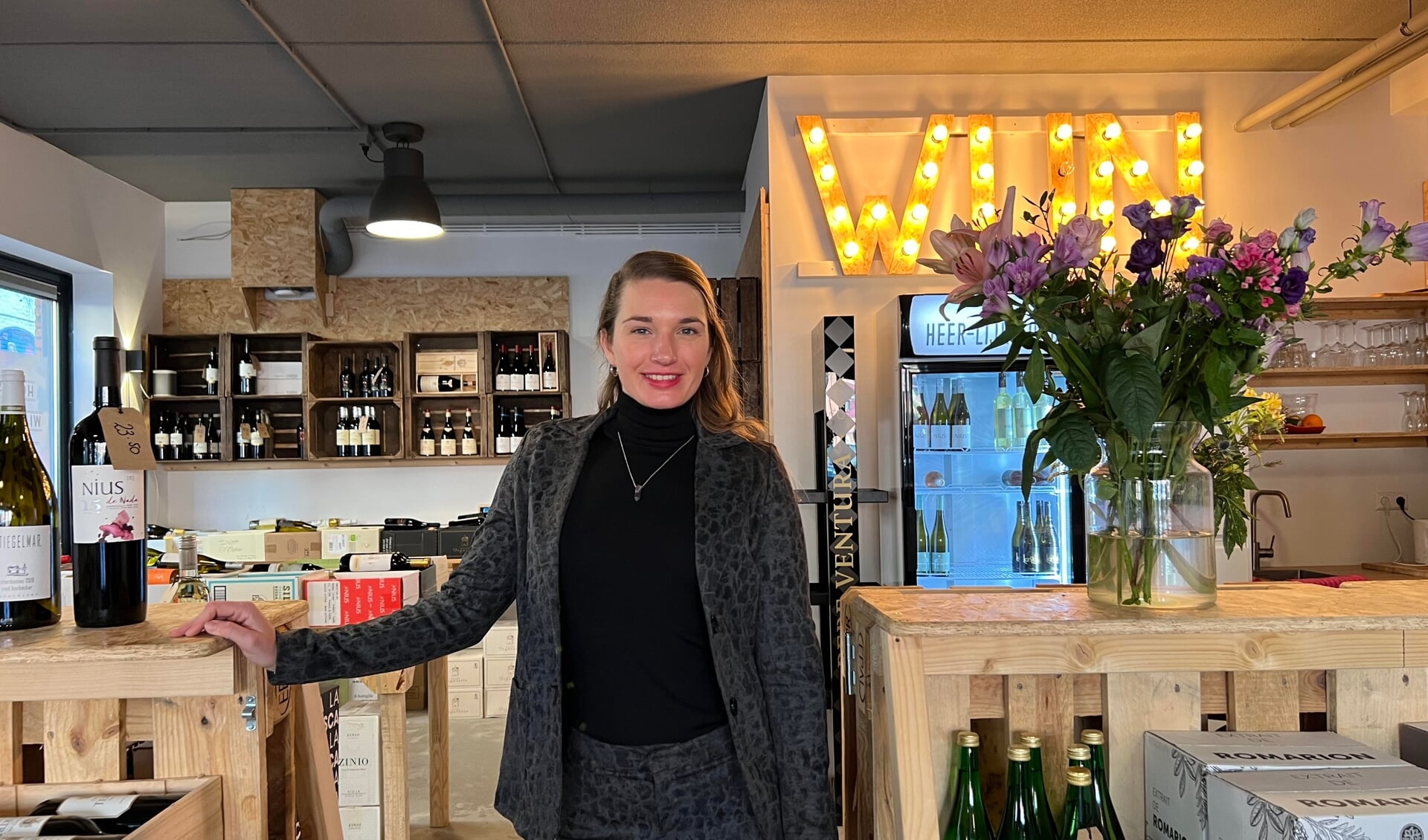 Trotse eigenaresse Michelle Aleman in haar winkel WineStories Wageningen