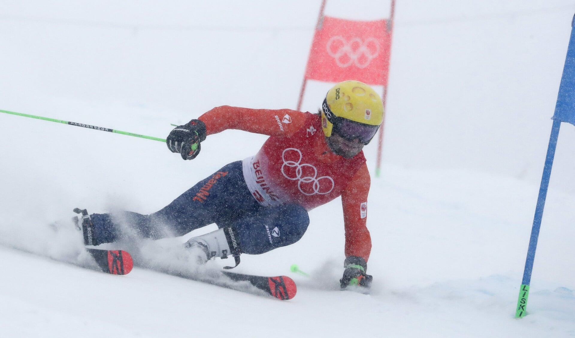 Amersfoorter Maarten Meiners tijdens zijn eerste run in de reuzenslalom op het Yanqing National Alpine Ski Centre Skiing in Peking op 13 februari.