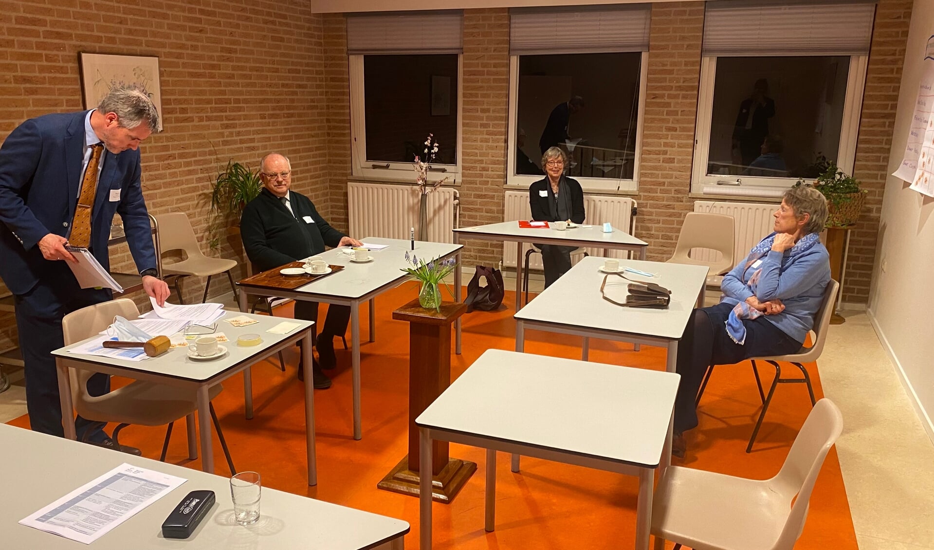 Hugo Das (l) leidde begin dit jaar nog een bijeenkomst van de Raad van Kerken in coronatijd. Met Jan Baerends en Atty Nienhuis.