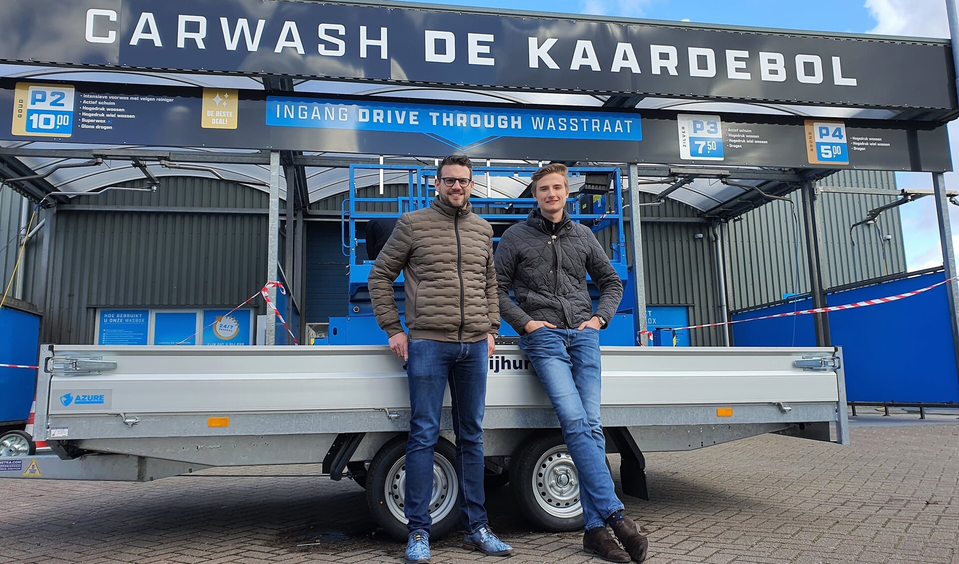 Henry Zumbrink (links) en Joost Cornelisse zijn trots op de metamorfose van 'hun' Carwash De Kaardebol.