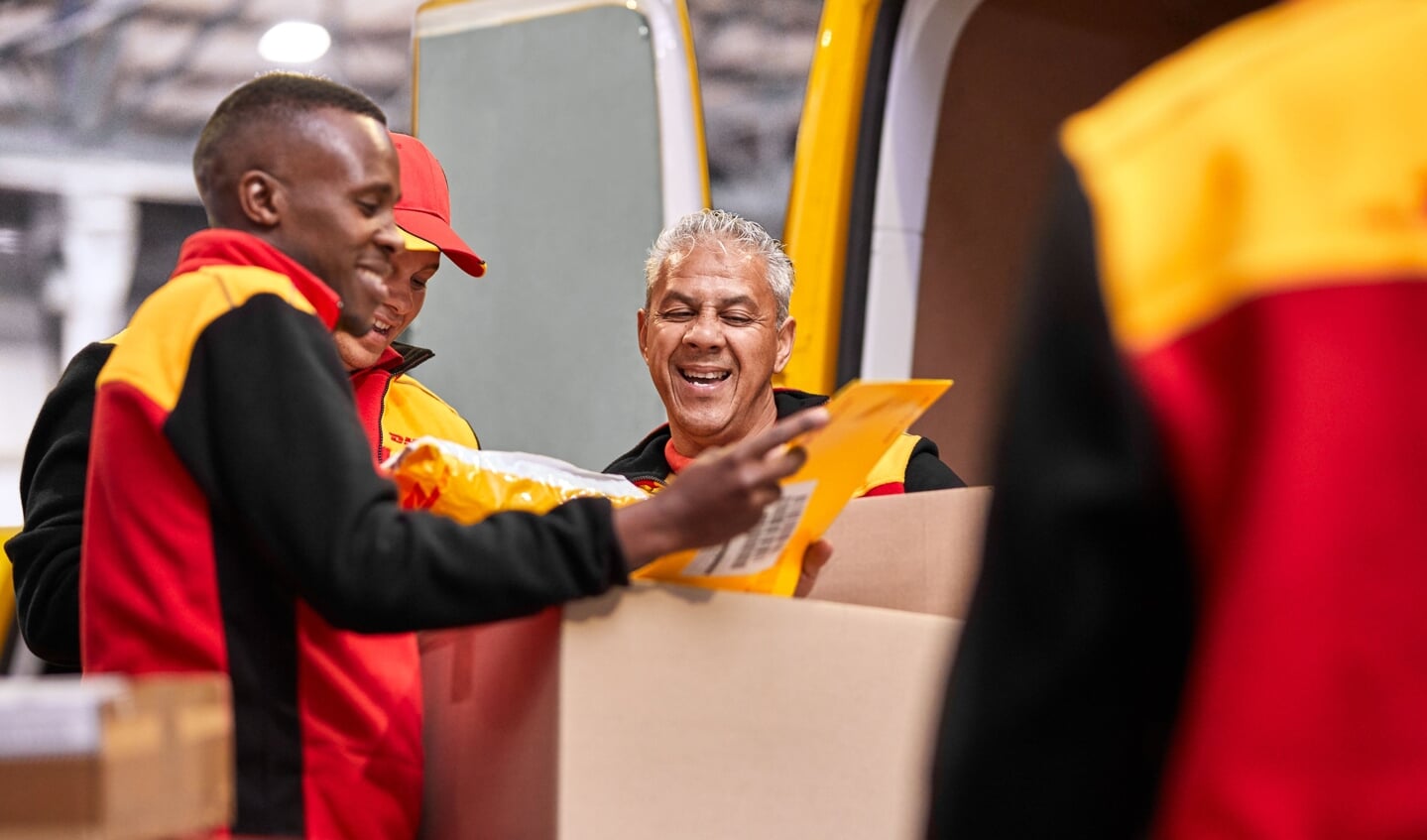 DHL heeft aandacht voor de persoon. Hierom investeren zij in opleiding en ontwikkeling en goede primaire en secundaire voorwaarden.