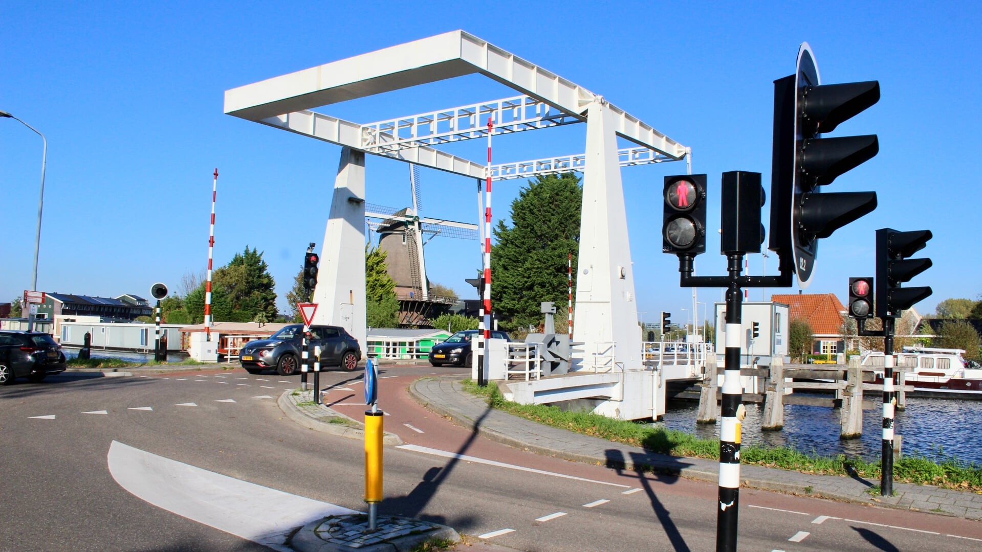De Sloterbrug over de Ringvaart in Badhoevedorp.