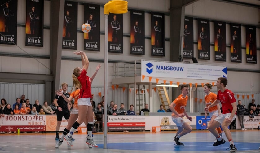 Merwede/Multiplaat in de aanval tegen Oranje Wit