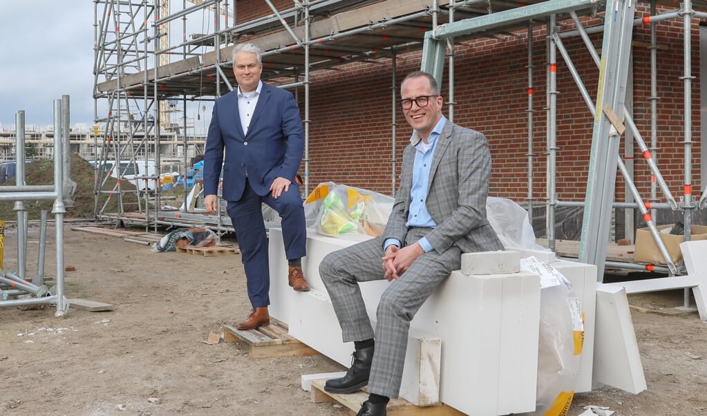 Wethouder Wim Oosterwijk en wethouder Harke Dijksterhuis bij het project Doornsteeg
fase 2 in Nijkerk.
