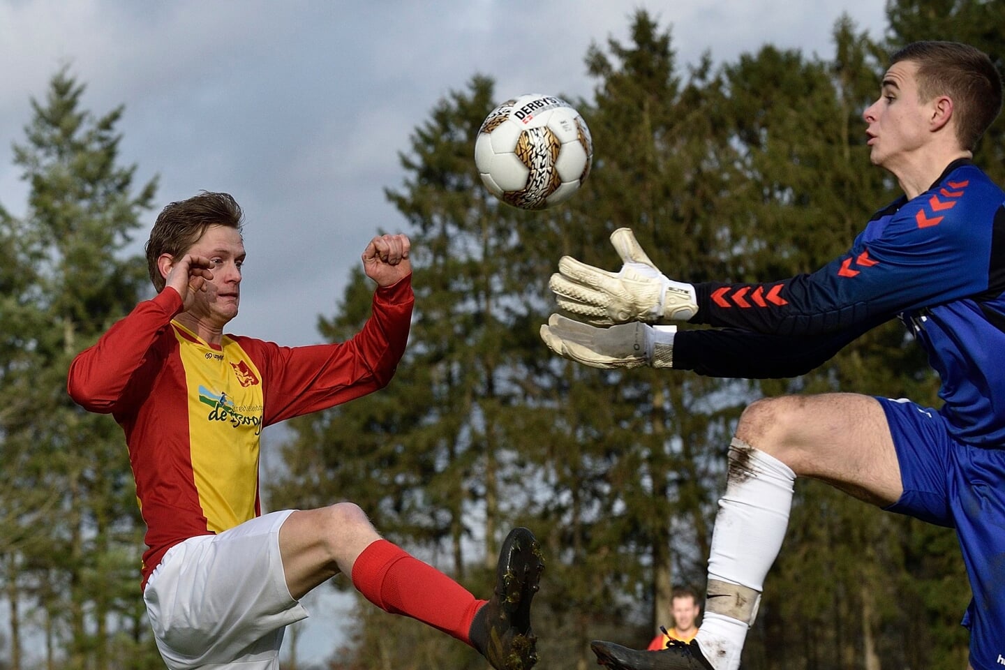 Voetbal: Veluwse Boys - Prins Bernhard