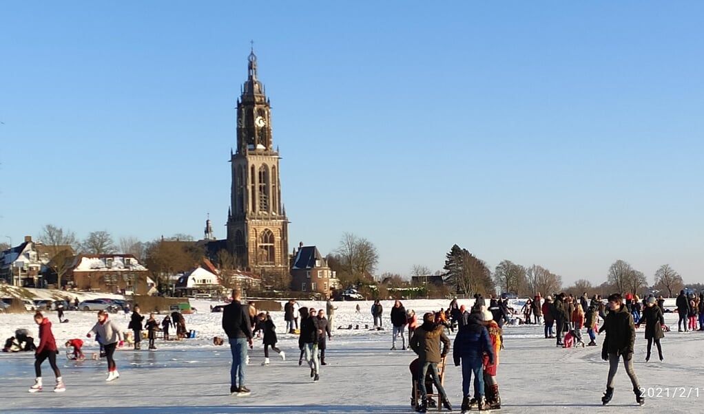 Oud Hollands schaatsen  bij Cunera toren