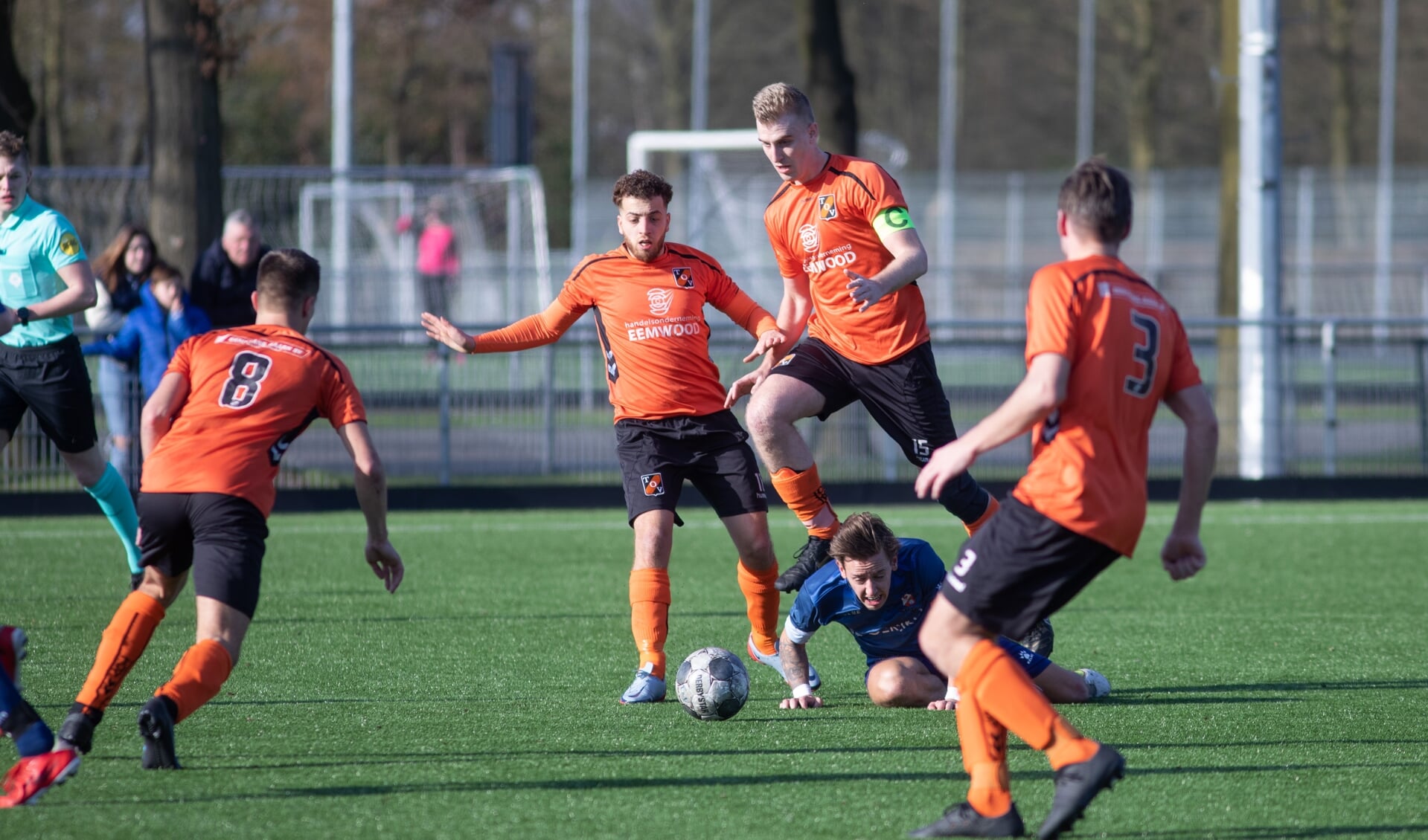 Aanvoerder Bram Dorrestijn van TOV nam zijn medespelers zaterdag op sleeptouw in de met 1-0 gewonnen wedstrijd tegen Het Hilversumse Altius.