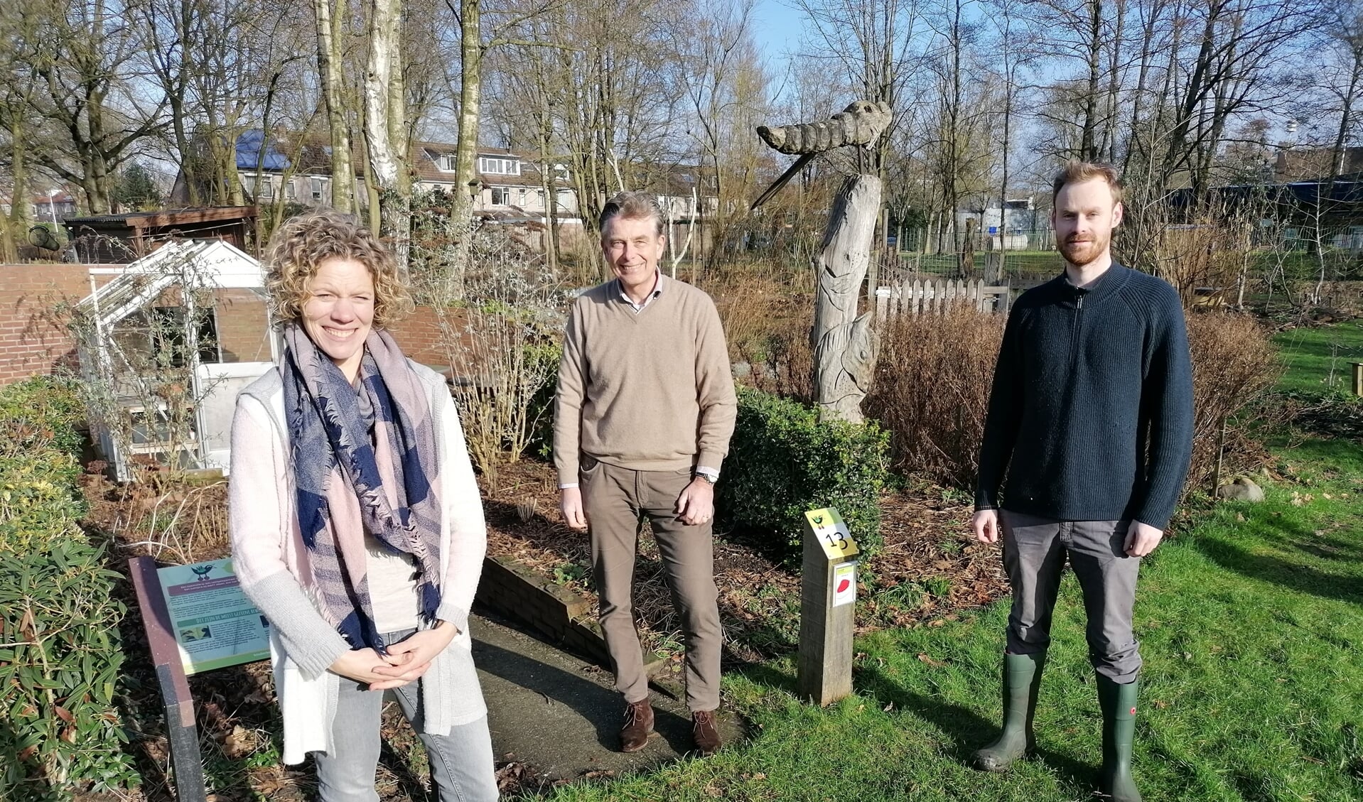 Rebecca Middelman, Tony-Wim van Eijden en Martin ten Boske op de plek van de toekomstige Buurderij.
