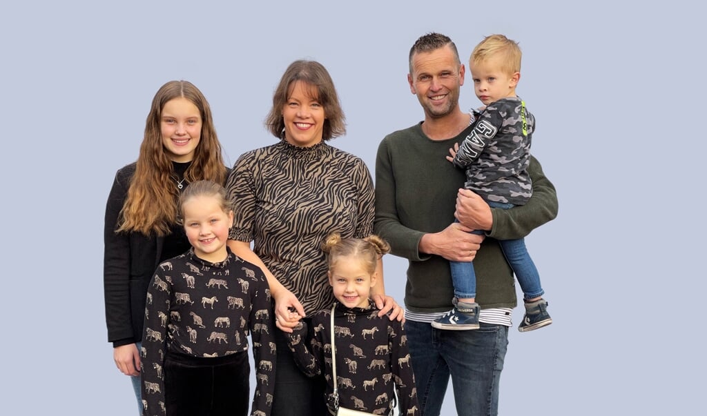 Linda en Peter de Groot uit Barneveld met hun vier kinderen.