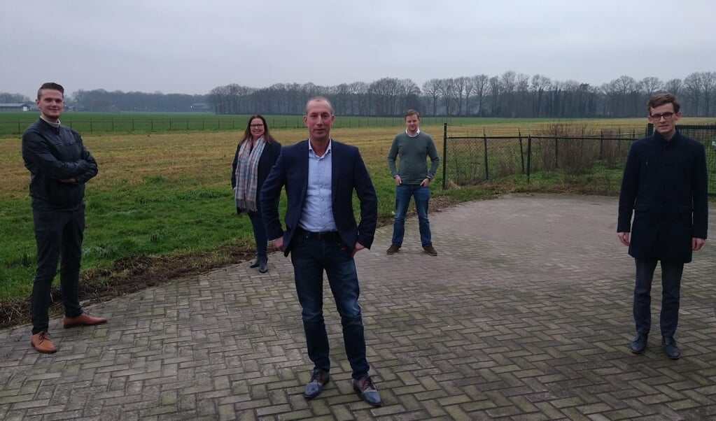 De top 5 van de VVD-lijst. André Kruize staat tweede van rechts.