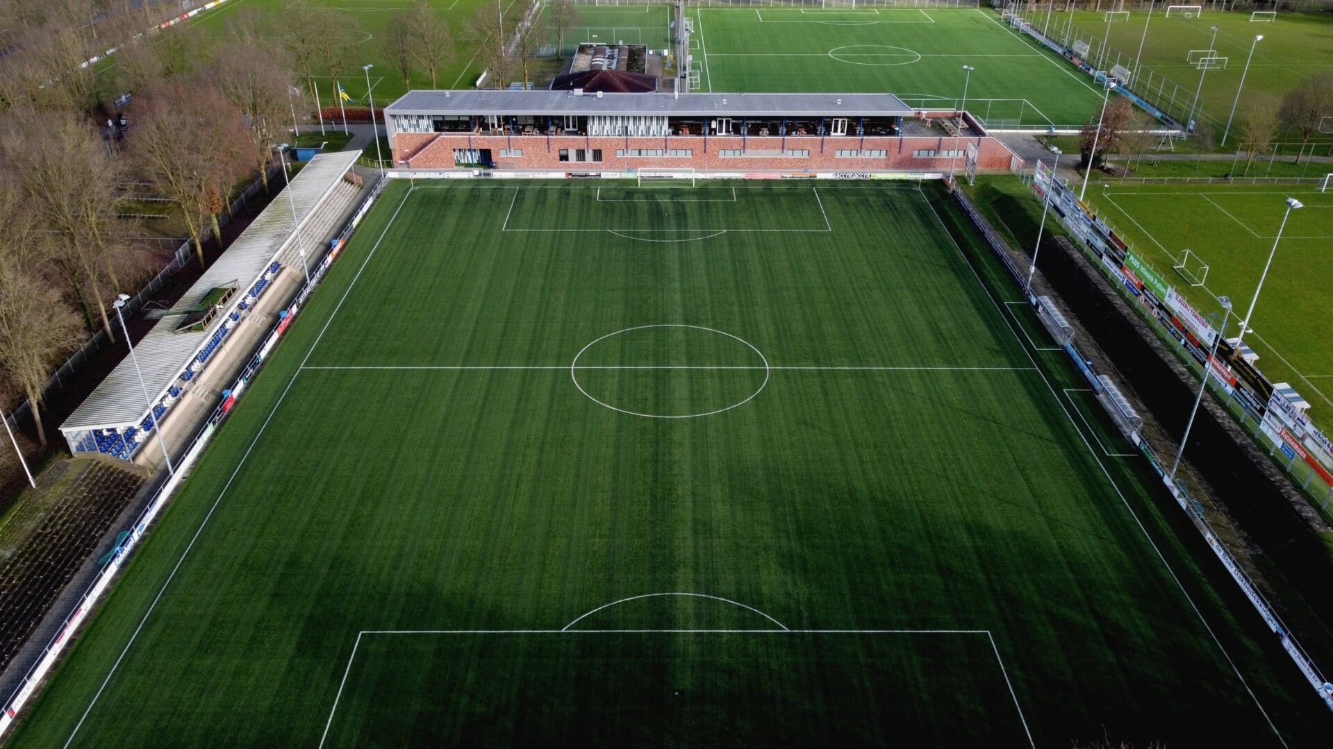 Voetbalvelden SDC Putten krijgen led-verlichting: jaarlijks 25.000 euro ...