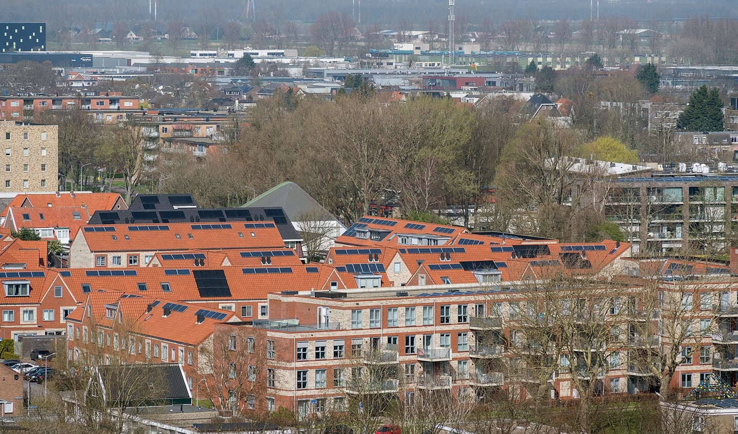 Bij helder weer zijn de flatgebouwen in Schalkwijk zichtbaar.