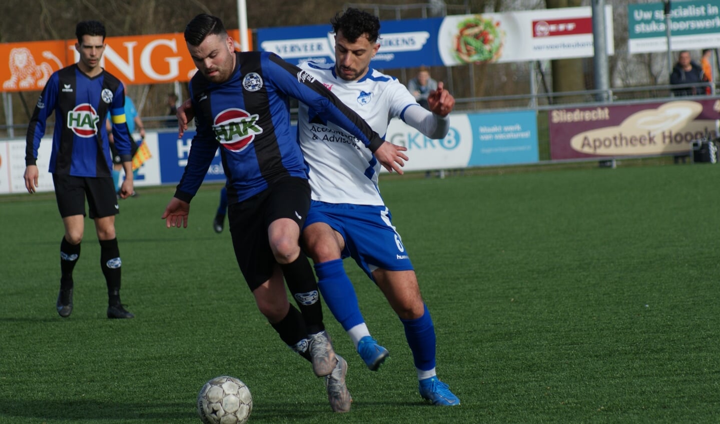 Akram Chentouf (rechts) in duel.