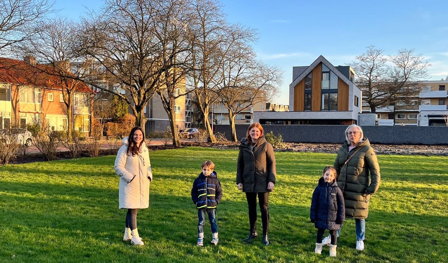 Van links naar rechts; Olivia Menist, Semmi, Elisa de Marco, Mila en Jet Smit