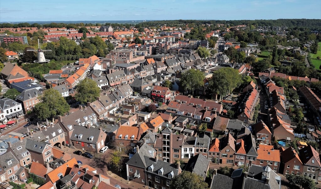 Weinig herinnert nog aan de verwoestingen in Rhenen mei 1940. De wederopbouw is nu wel karakteristiek.