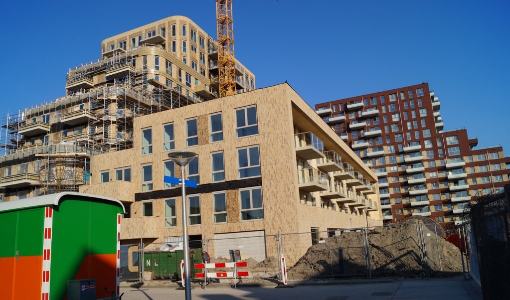 Een appartementencomplex in aanbouw aan Startbaan in Amstelveen.
